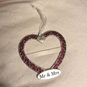 🍀 4/$15! 👰🏻‍♀️🤵🏻‍♂️Adorable anniversary ornament or doohickey